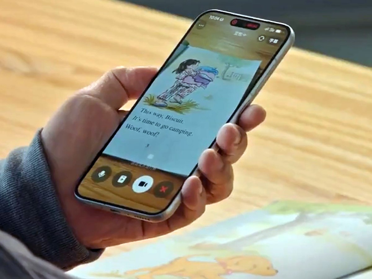 The Doubao phone in use: the Doubao agent looks through the camera at a children’s book